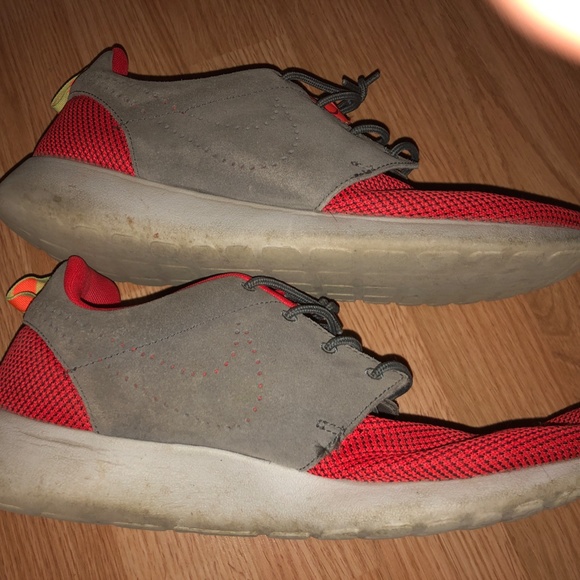 Used Nike roshe size 10.5 - Picture 4 of 6